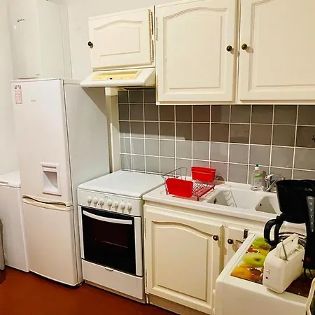 Dans Centre מנטון