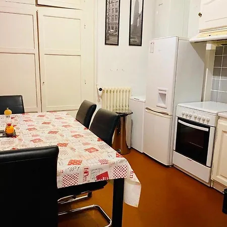 Dans Centre Гостьовий будинок Мантон